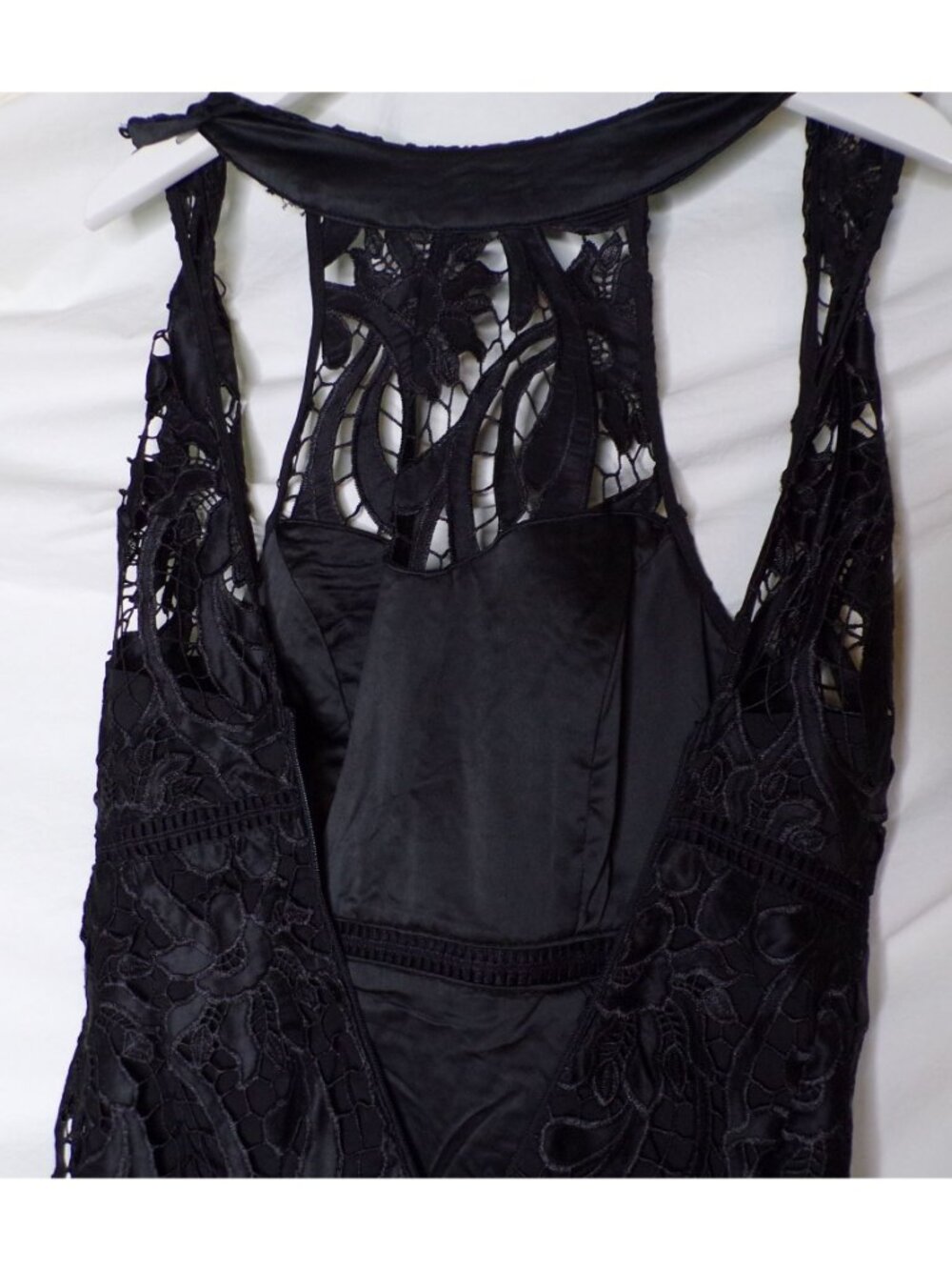🆕BARDOT Isa Lace Halter Cocktail Dress X-Small 4 Black - Picture 11 of 12